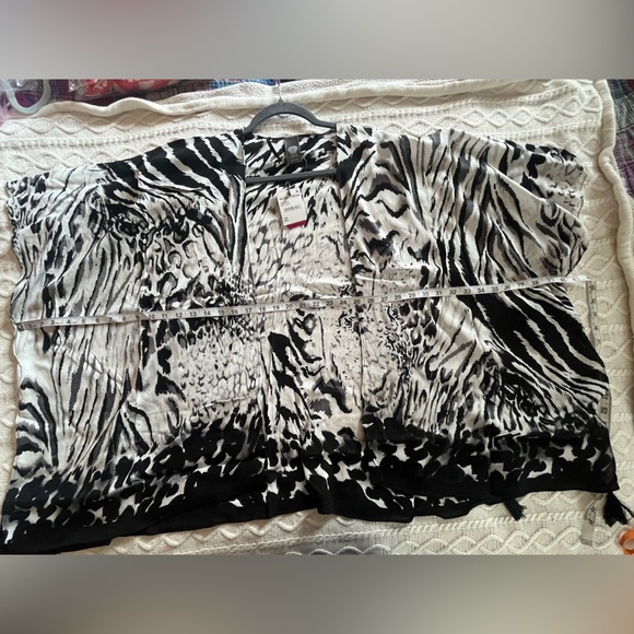 NEW! Vince Camuto Black and White Women's Wrap, Kimona, Ruana Style OSFM - Picture 10 of 16